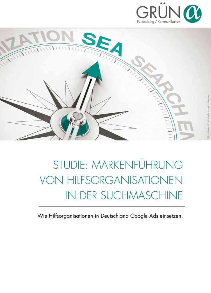 Ein Kompass, der auf das Wort "Sea" zeigt und der Schrifzug: "Studie: Markenführung von Hilfsorganisationen in der Suchmaschine. Wie Hilfsorganisationen in Deutschland Google Ads einsetzen"